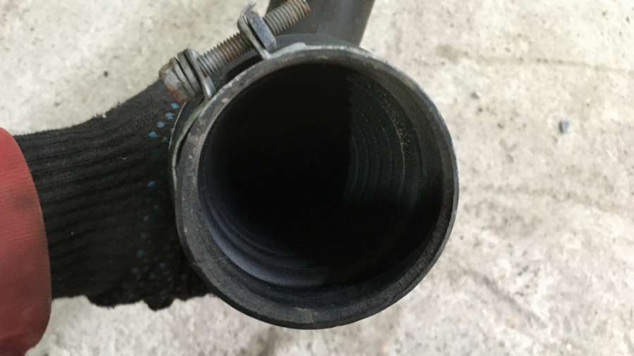 Патрубок интеркулера к Mazda 626 2002