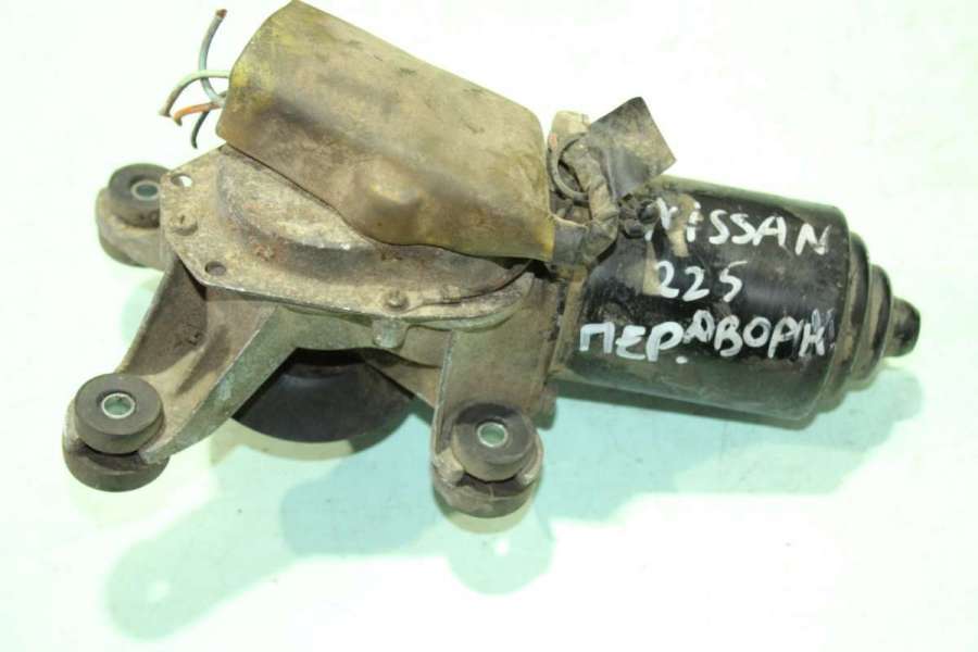 Моторчик стеклоочистителя  к Nissan Sunny 1993