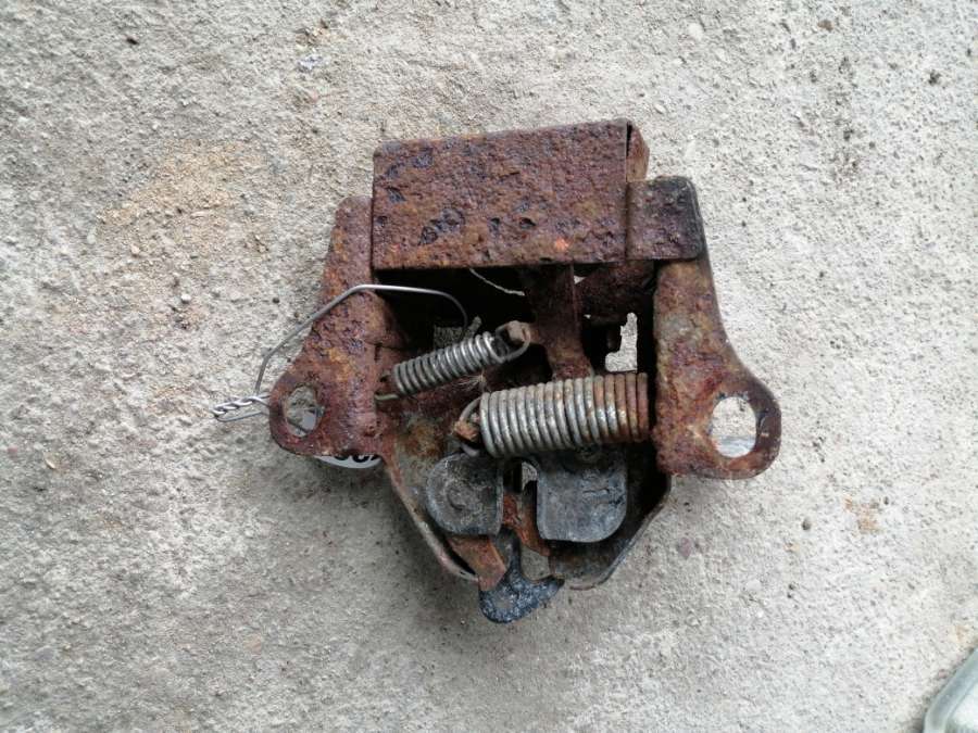 Замок капота к Mazda 626 2002
