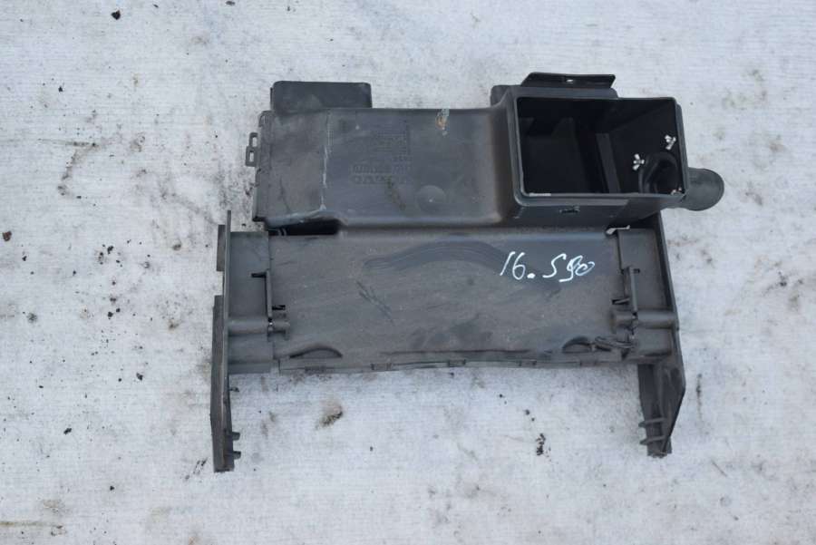 Воздухозаборник к Volvo S90 1997