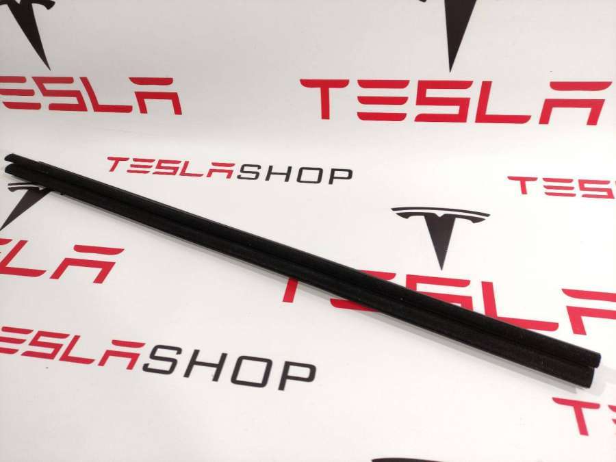 Уплотнитель к Tesla Model S 2016