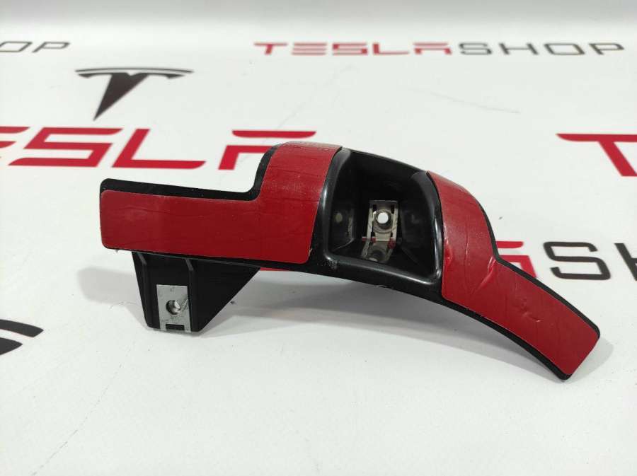 Кронштейн крепления бампера к Tesla Model S 2021