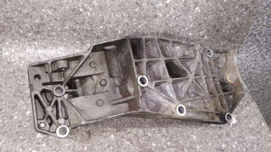 Кронштейн генератора к Peugeot 607 2007
