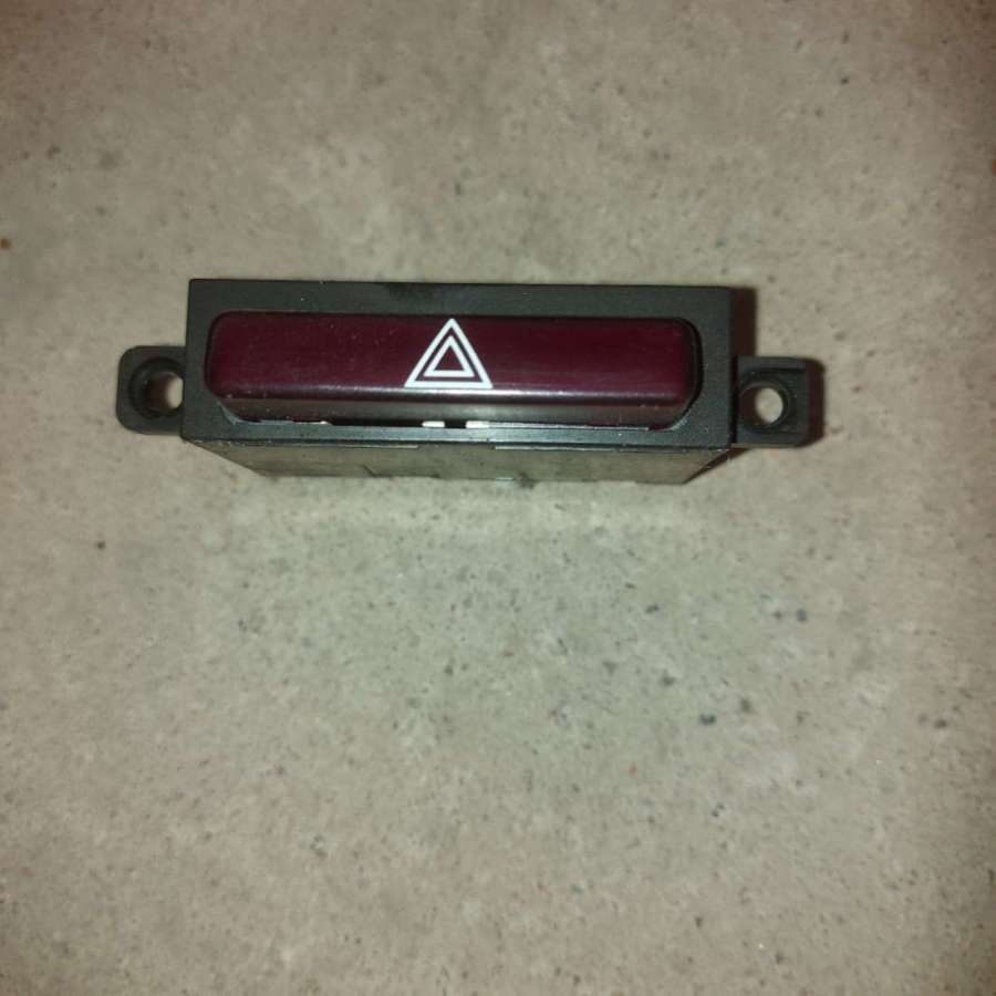Кнопка  к Mazda 323 1993