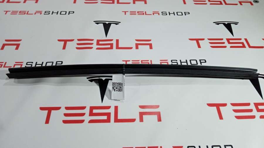 Уплотнитель к Tesla Model S 2015