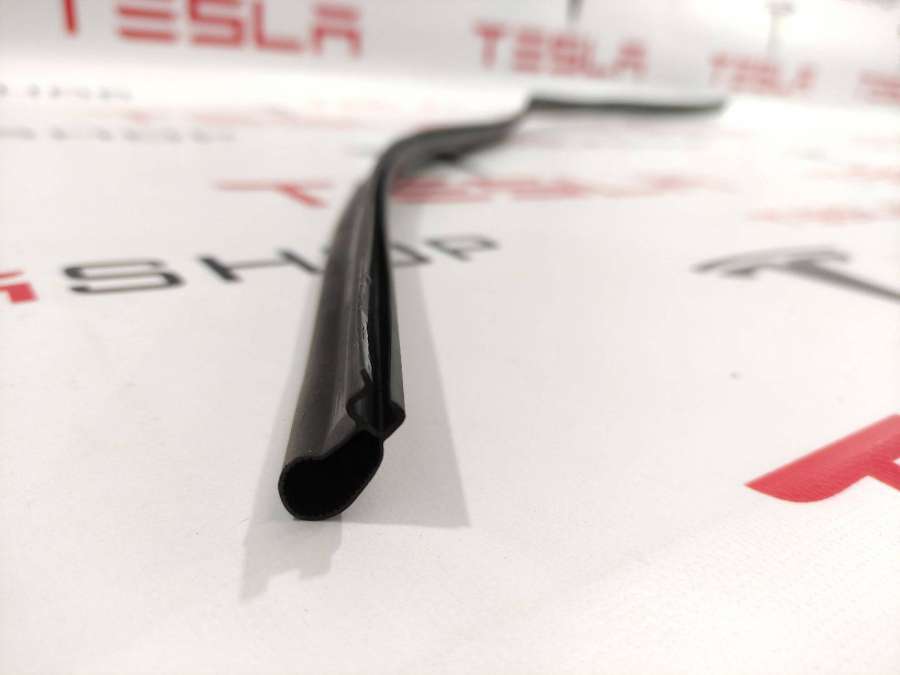 Уплотнитель к Tesla Model S 2016