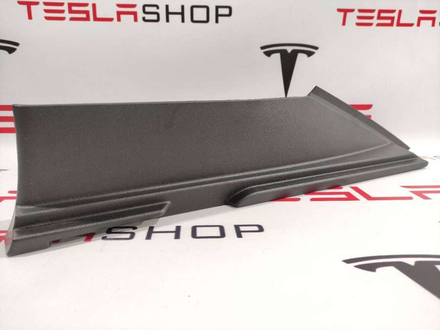 Молдинг крышки багажника к Tesla Model S 2018