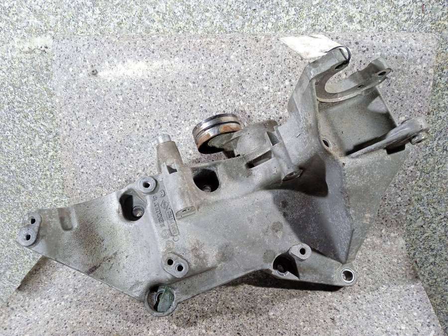 Кронштейн генератора к Renault Laguna 2002