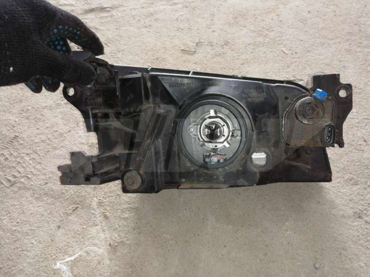 Фара левая к Mazda Demio 2001