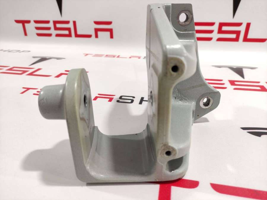 Кронштейн двигателя к Tesla Model S 2015