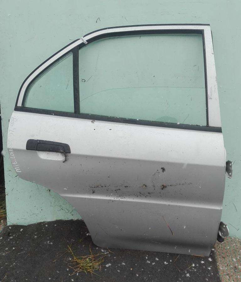 Уплотнитель к Mitsubishi Lancer 1999