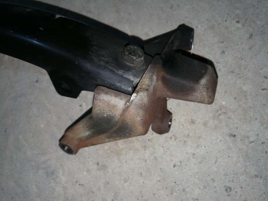 Кронштейн КПП к Peugeot 307 2006