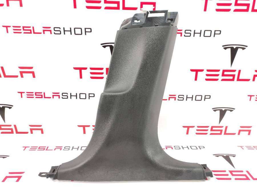 Обшивка стойки к Tesla Model 3 2018