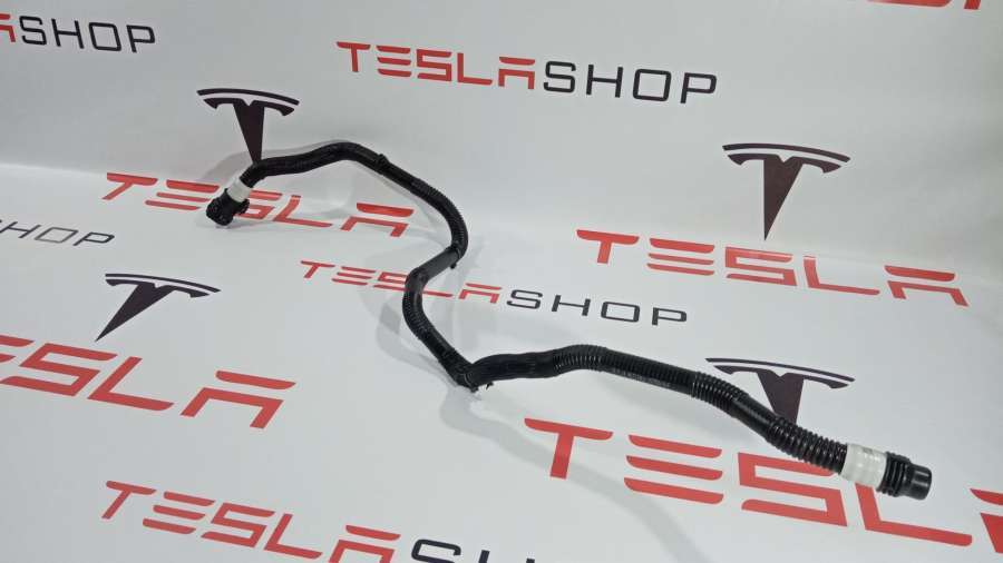 Патрубок радиатора к Tesla Model 3 2019