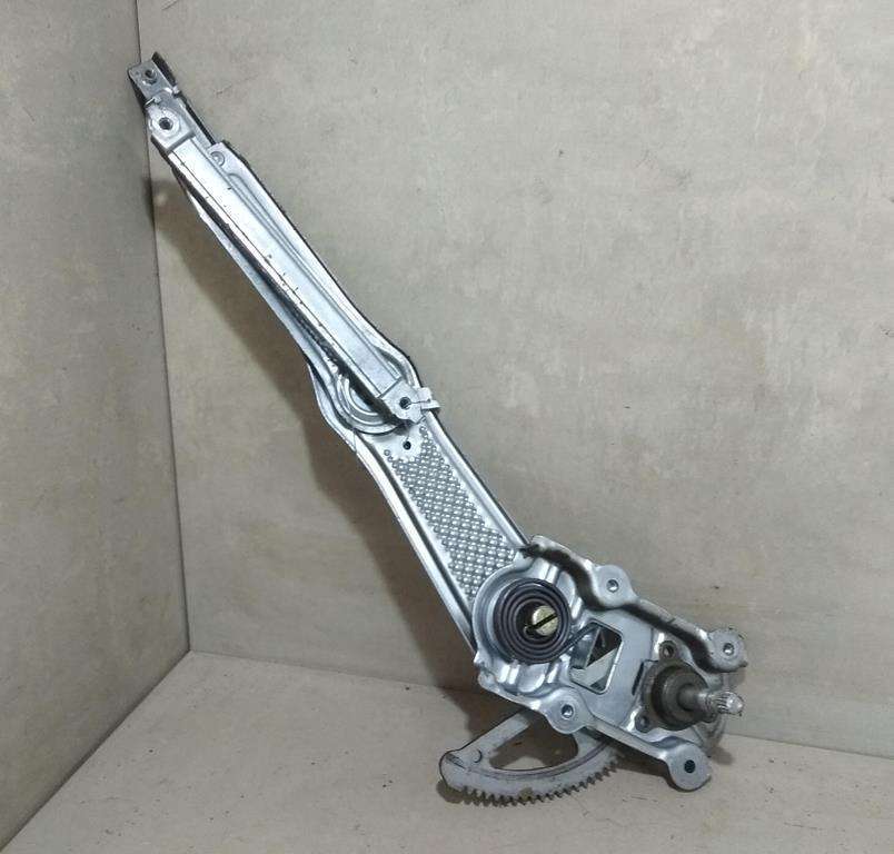 Стеклоподъемник к Toyota Yaris 2001