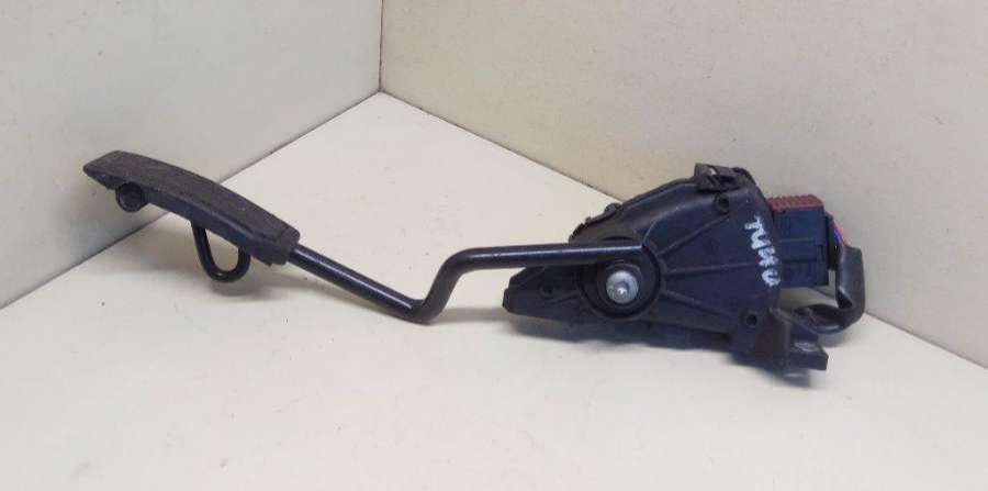 Педаль к Nissan Almera Tino 2002