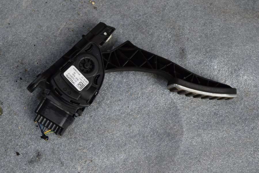 Педаль газа к Volvo XC60 2011