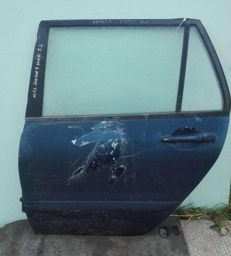 Уплотнитель к Mitsubishi Lancer 2004