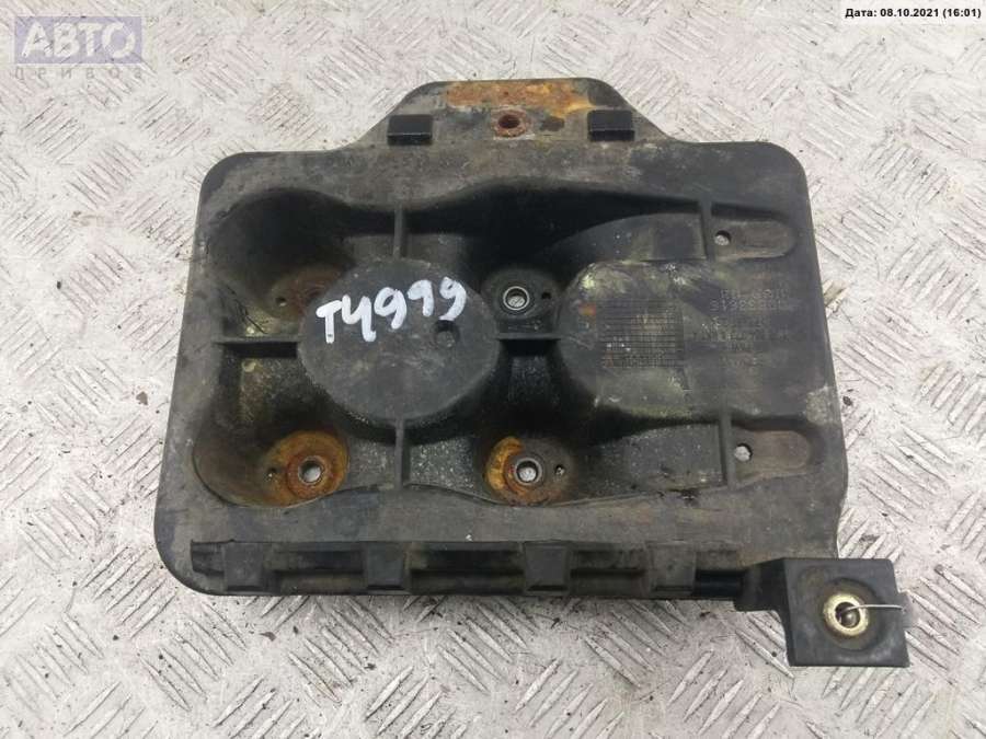 Крепление аккумулятора к Volkswagen Golf 1998
