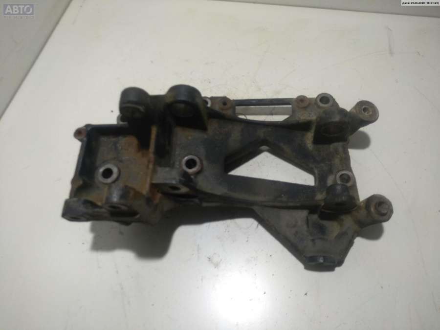 Кронштейн генератора к Peugeot 407 2004
