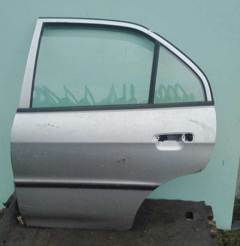 Уплотнитель к Mitsubishi Lancer 2000