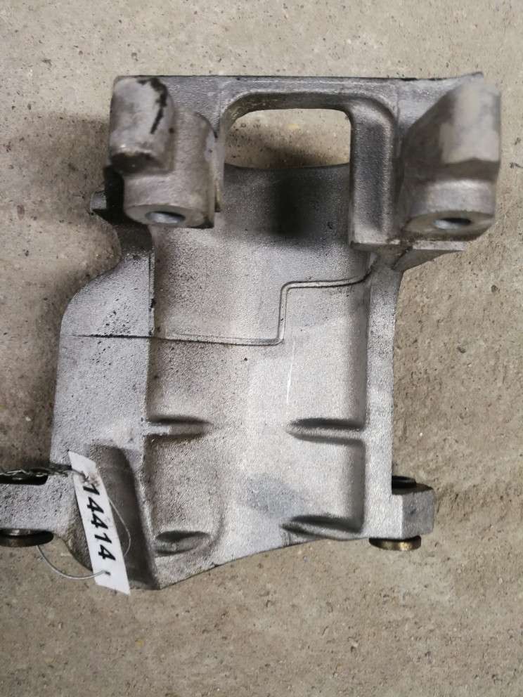 Кронштейн двигателя к Mazda CX-7 2007