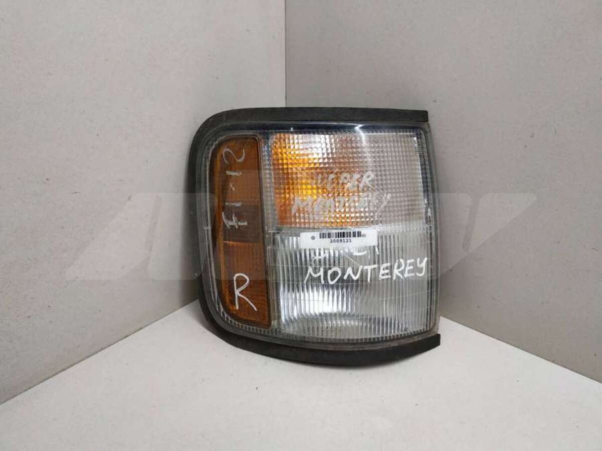 Поворотник правый к Isuzu Trooper 1997