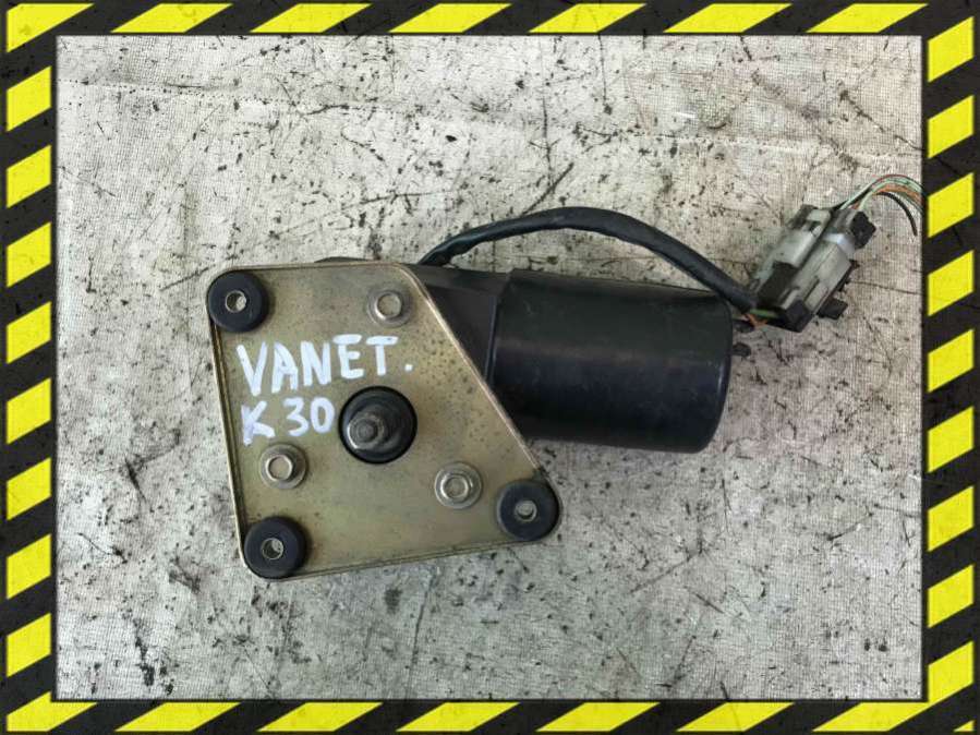 Моторчик стеклоочистителя  к Nissan Vanette 1998