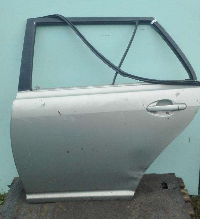 Уплотнитель к Toyota Avensis 2005