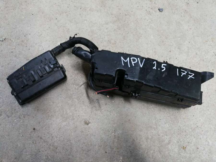 Блок предохранителей к Mazda MPV 2001