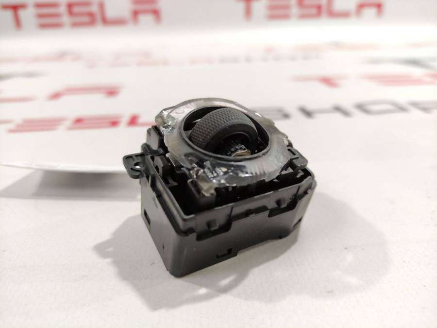 Кнопки руля к Tesla Model Y 2020