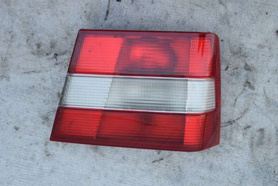 Фонарь крышки багажника правый к Volvo S90 1997