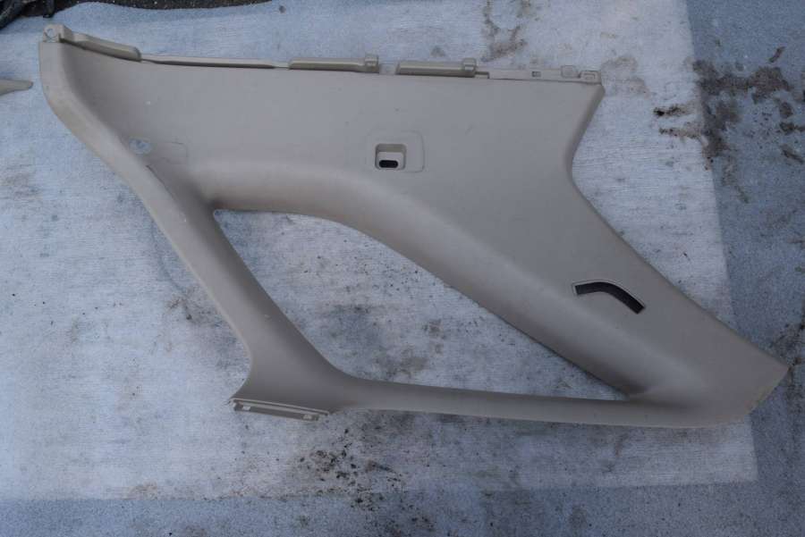 Обшивка стойки задней правой к Lexus RX 2002