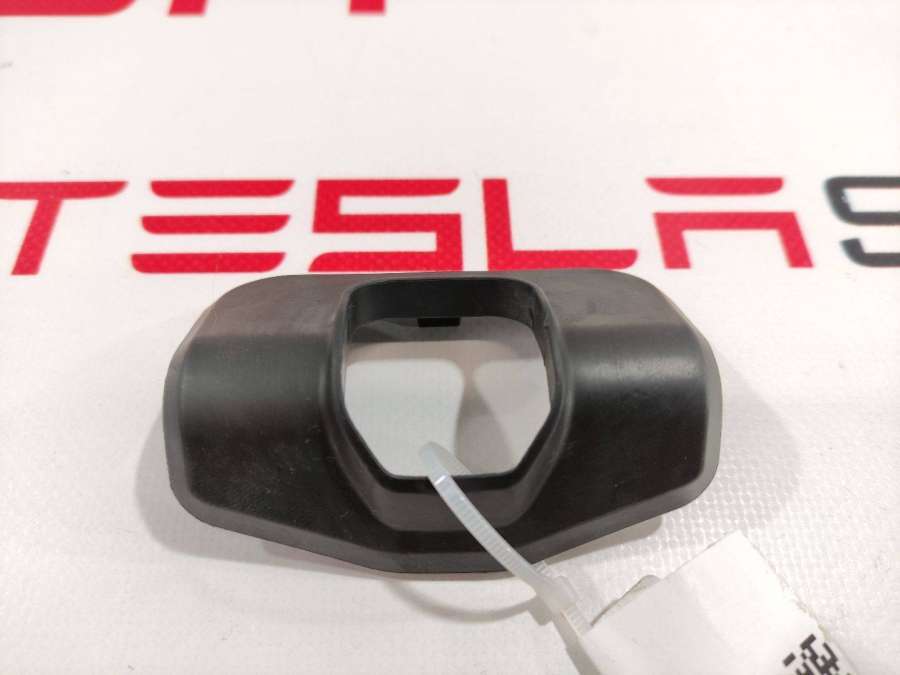 Уплотнитель двери передней правой к Tesla Model 3 2019