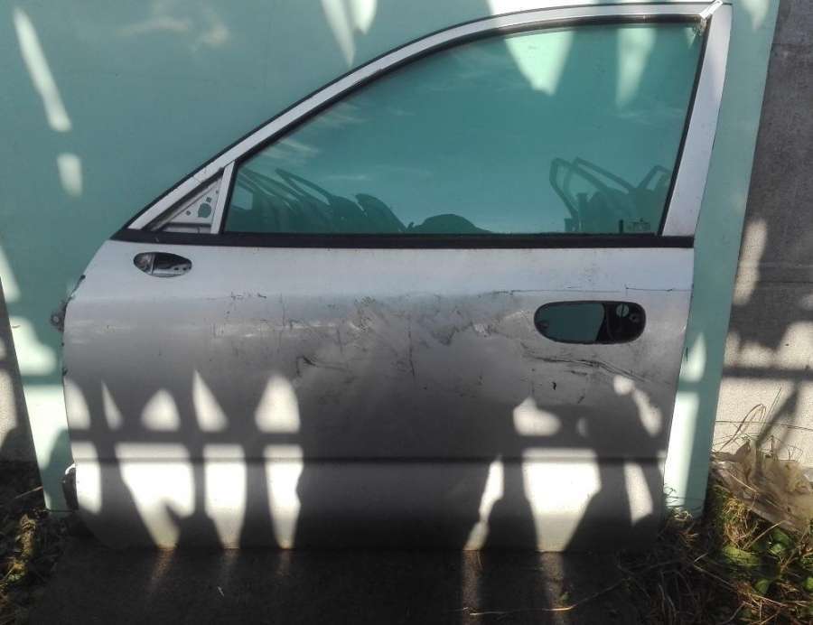Уплотнитель к Mitsubishi Carisma 1998
