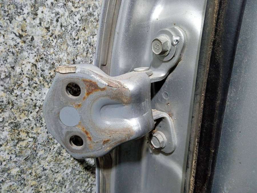 Петля двери передней правой к Mazda Demio 2002