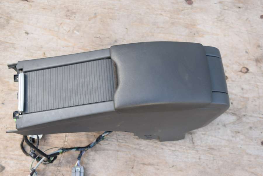 Подлокотник к Volvo S60 2012