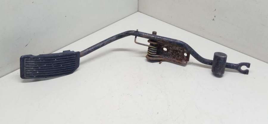 Педаль к Nissan Primera 1994