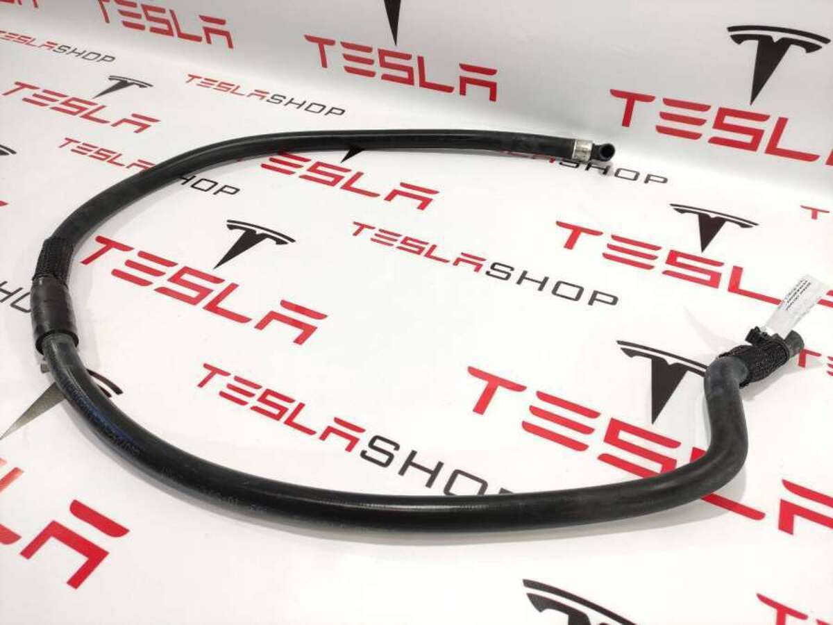 Трубка охлаждающей жидкости металлическая к Tesla Model S 2016