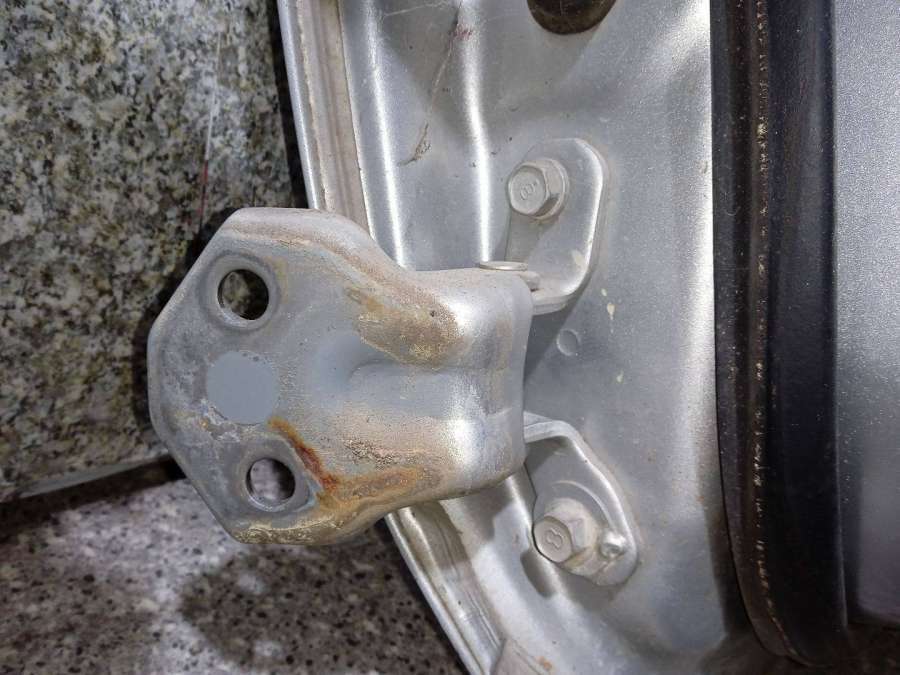 Петля двери передней правой к Mazda Demio 2002