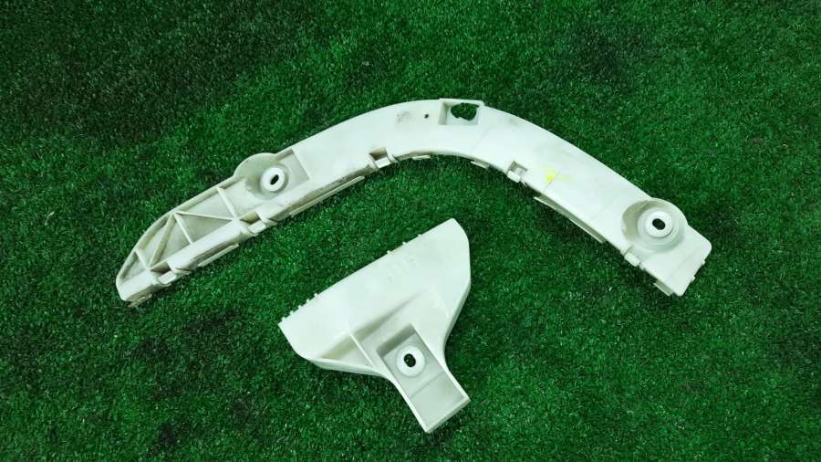 Кронштейн крепления бампера к Mazda CX-7 2008
