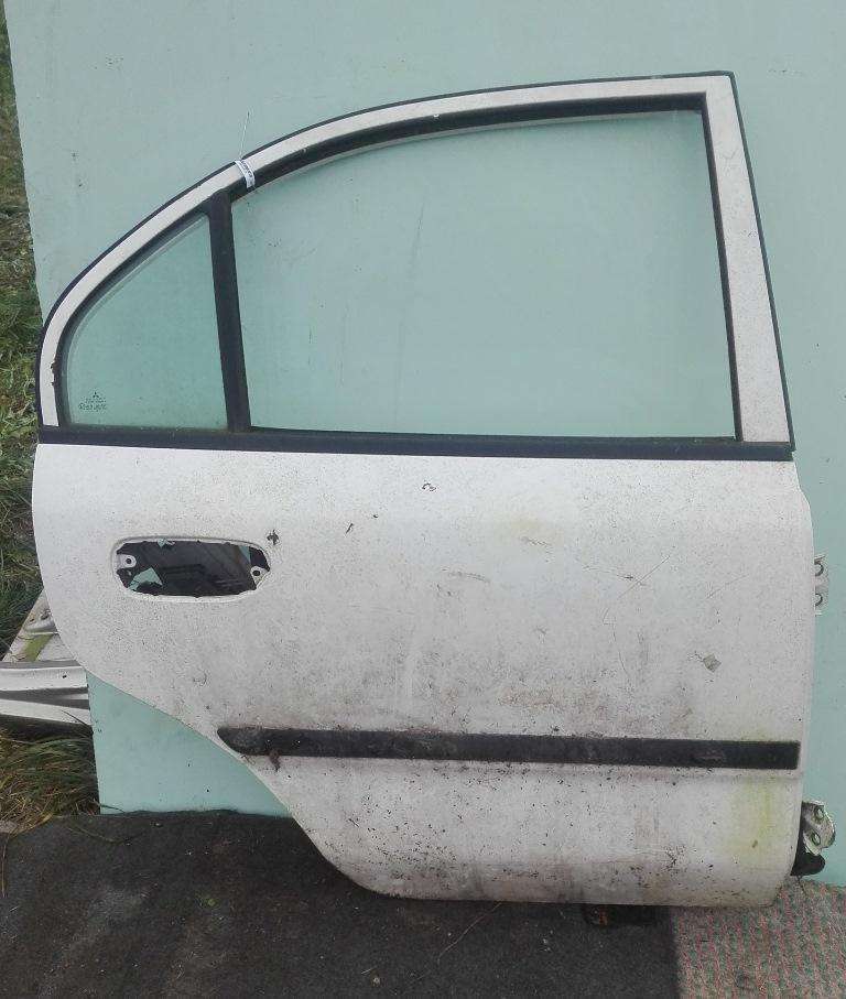 Уплотнитель к Mitsubishi Carisma 1998