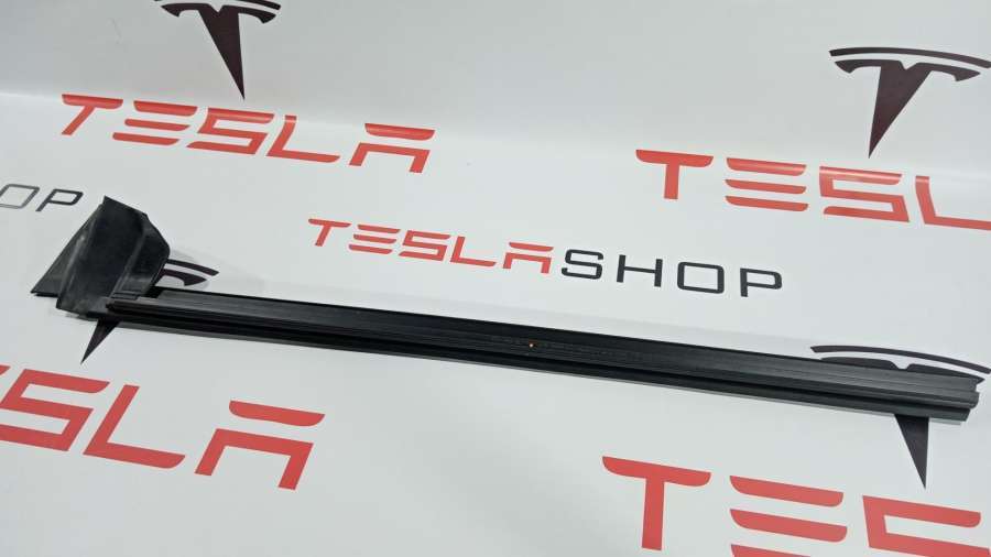 Уплотнитель к Tesla Model 3 2019