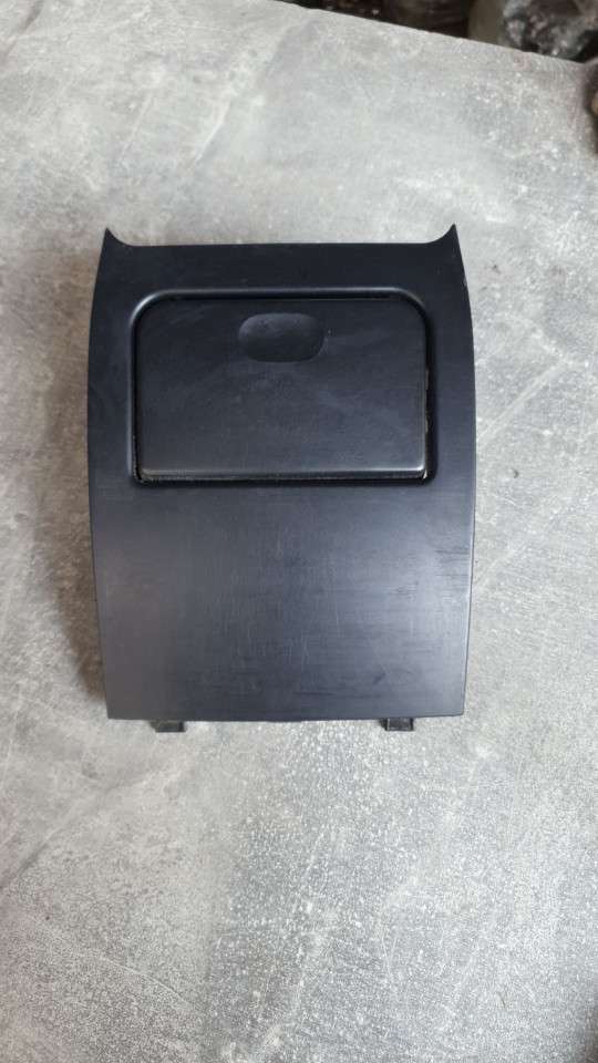 Пепельница к Peugeot 406 2001