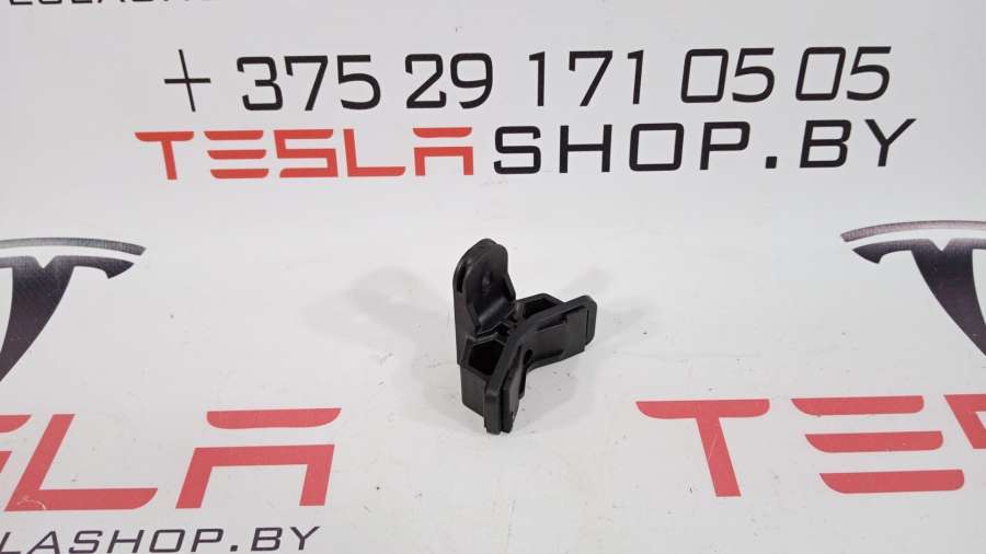 Кронштейн к Tesla Model 3 2019