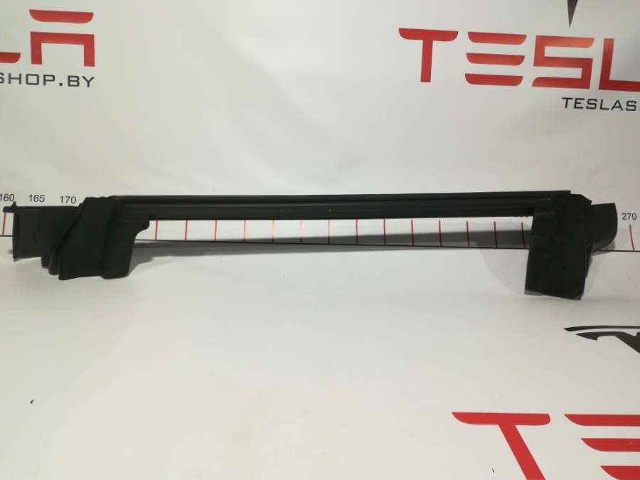 Уплотнитель к Tesla Model 3 2018