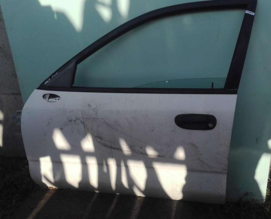 Уплотнитель к Mitsubishi Carisma 1998