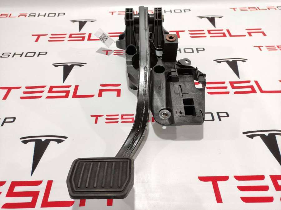 Педаль тормоза к Tesla Model Y 2020