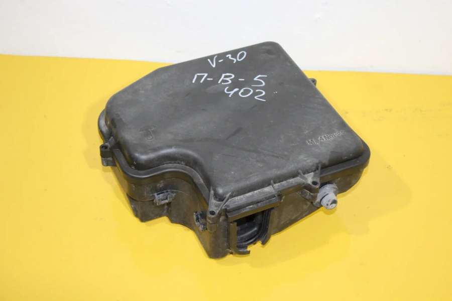 Короб предохранителей к Volkswagen Passat 1998