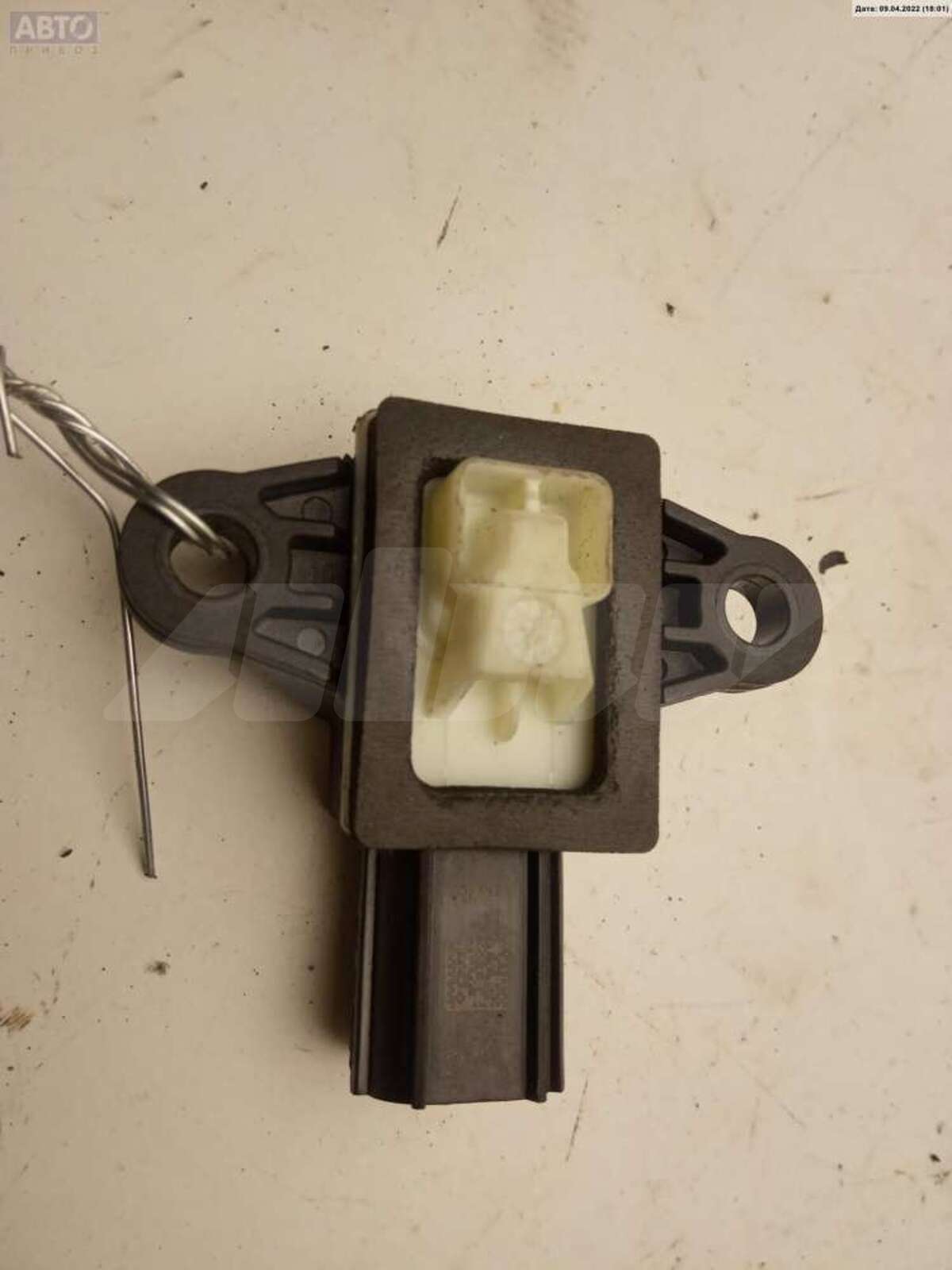 Датчик удара к Volvo V40 2014